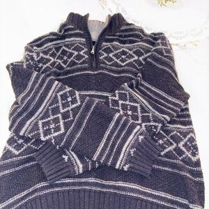 Cozy Black and Gray Patterned Sweater
